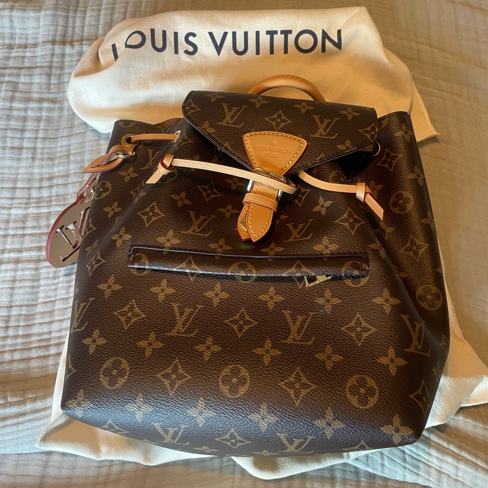 BRAND NEW never worn Louis Vuitton backpack in box with dustbag